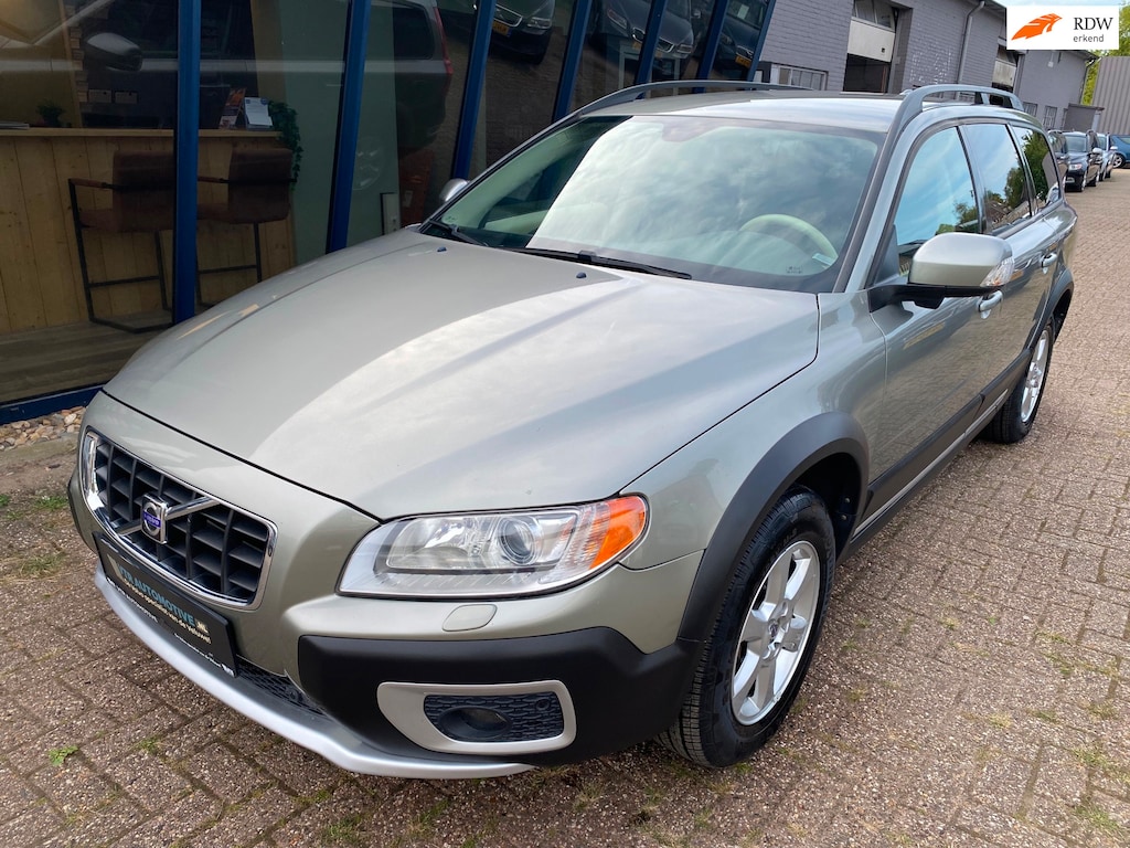 Volvo XC70 3.2 Momentum AWD Automaat LEER / TREKHAAK / YOUNGTIMER