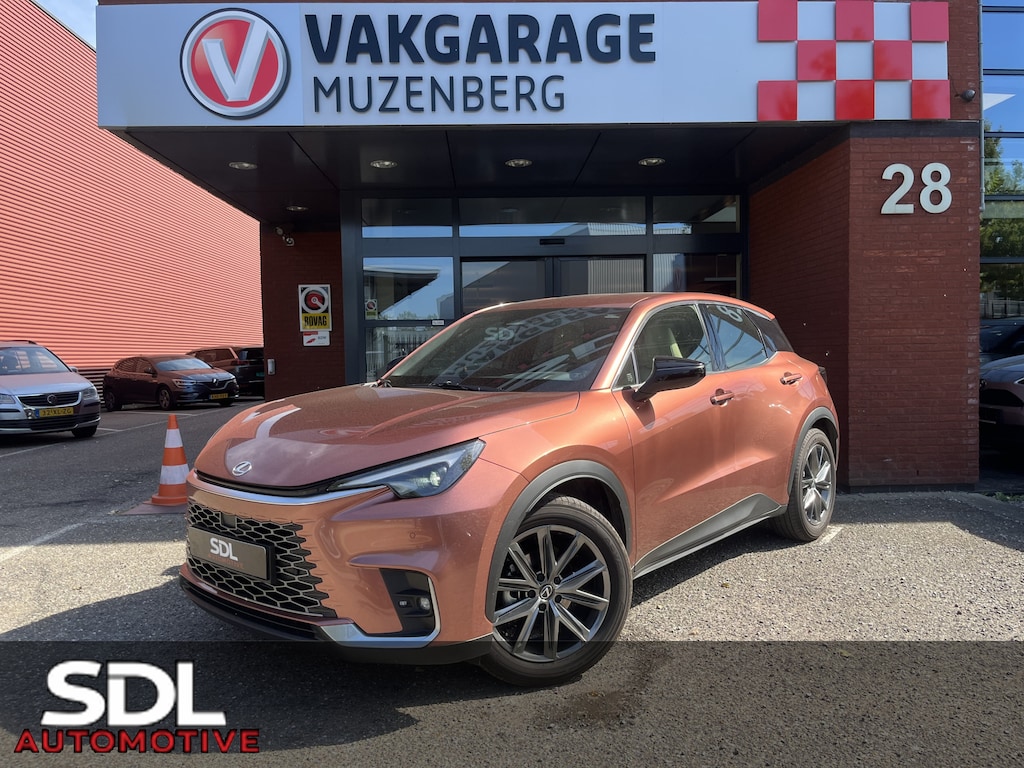 Lexus LBX 1.5 Elegant 2WD // ADAPT. CRUISE // KEYLESS // LEDER // DODEHOEK // CAMERA+SENSOREN // STUUR+STOELVERWARMING // ELEK. ACHTERKLEP //