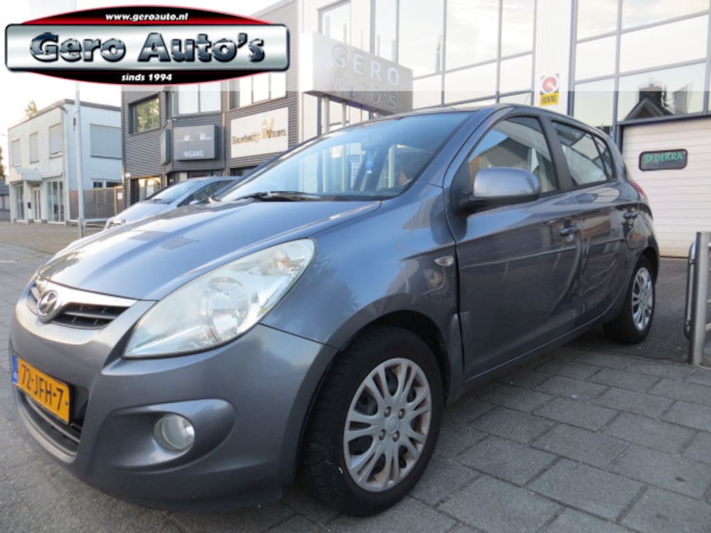 Hyundai i20 1.4i DynamicVersion airco 5drs lichte schade portier