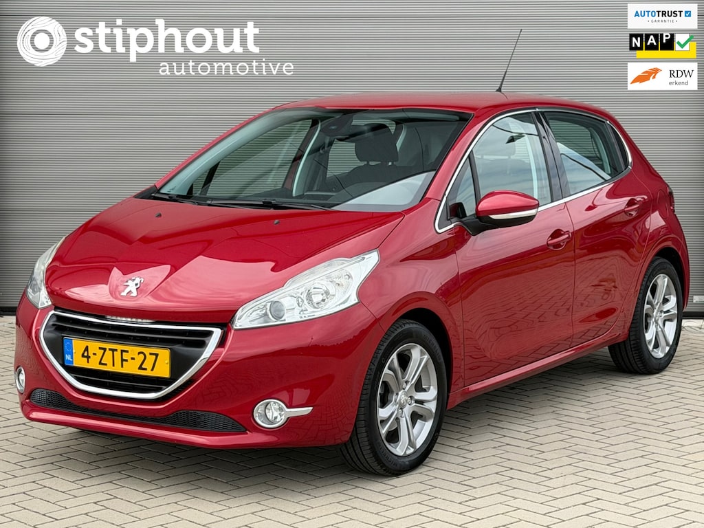 Peugeot 208 1.2 PureTech Allure | Dealer ond. | Distr. verv. | Trekhaak | Navigatie