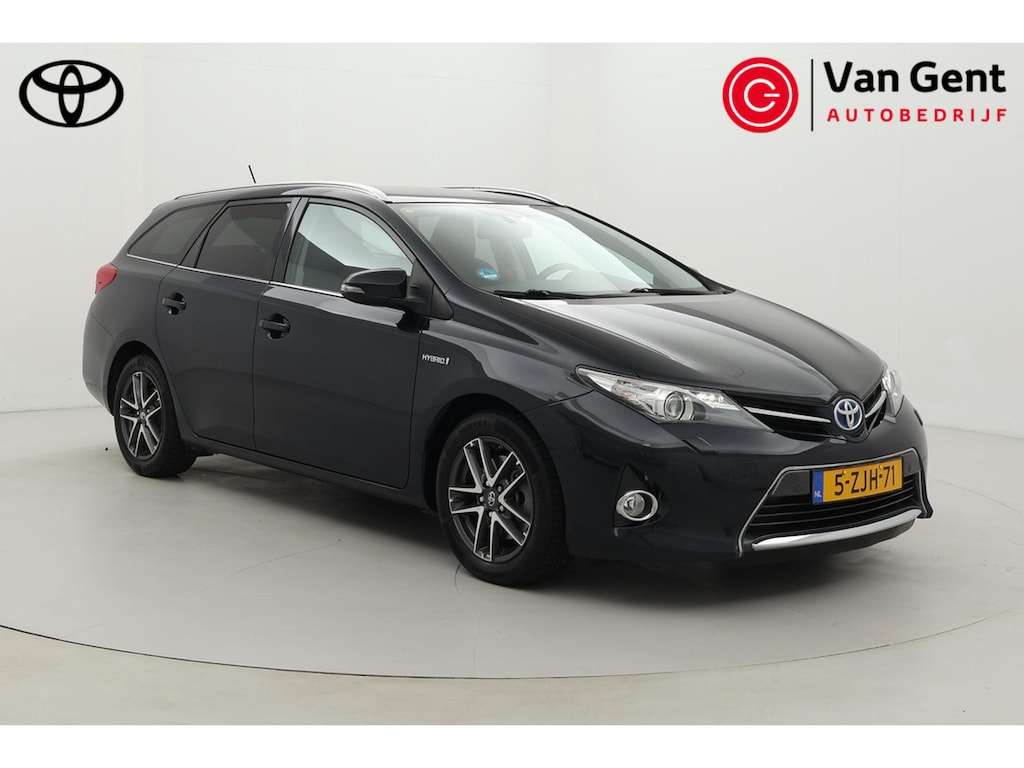 Toyota Auris Touring Sports 1.8 Hybrid Lease Plus | Panoramadak | Navigatie | Stoelverwarming | Parkeersensoren voor/achter | Keyless | Cruise Control | Clima | Camera | Xenon | 16 inch | Bluetooth