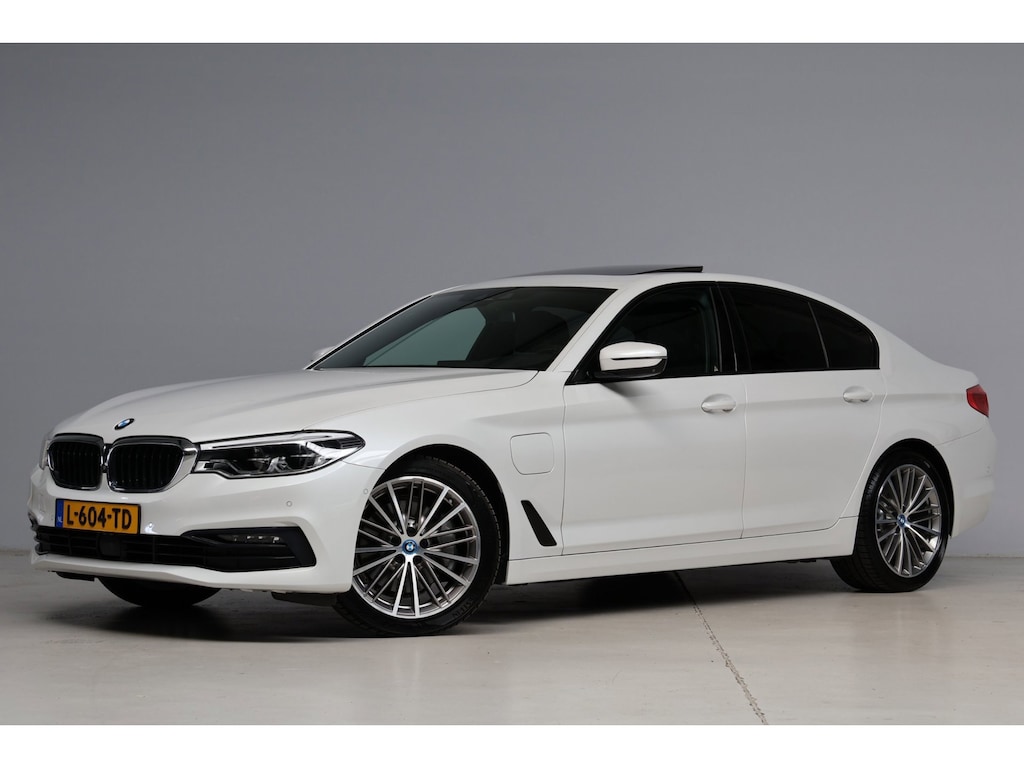 BMW 5-Serie 530e Sport Line | Bowers & Wilkins | massage | head-up | softclose | schuifkanteldak | stoelkoeling | adap. cruise