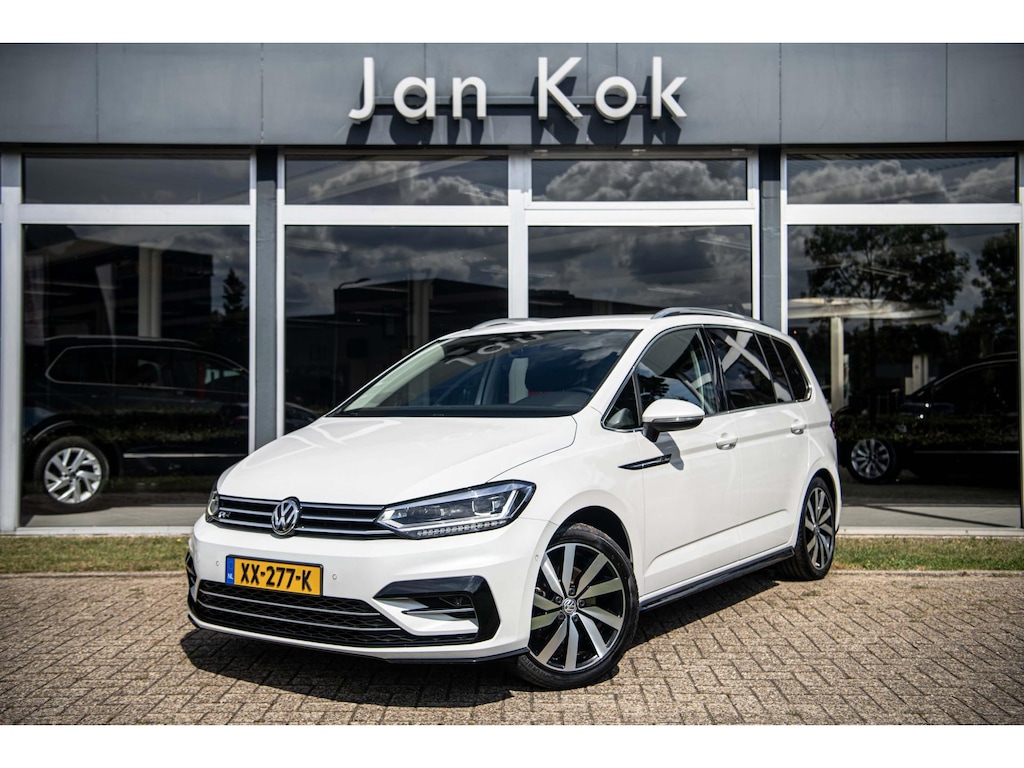 Volkswagen Touran 1.5 TSi 150 pk Highline Business R-line 7p | Keyless | Full LED | Camera | Stoelverwarming