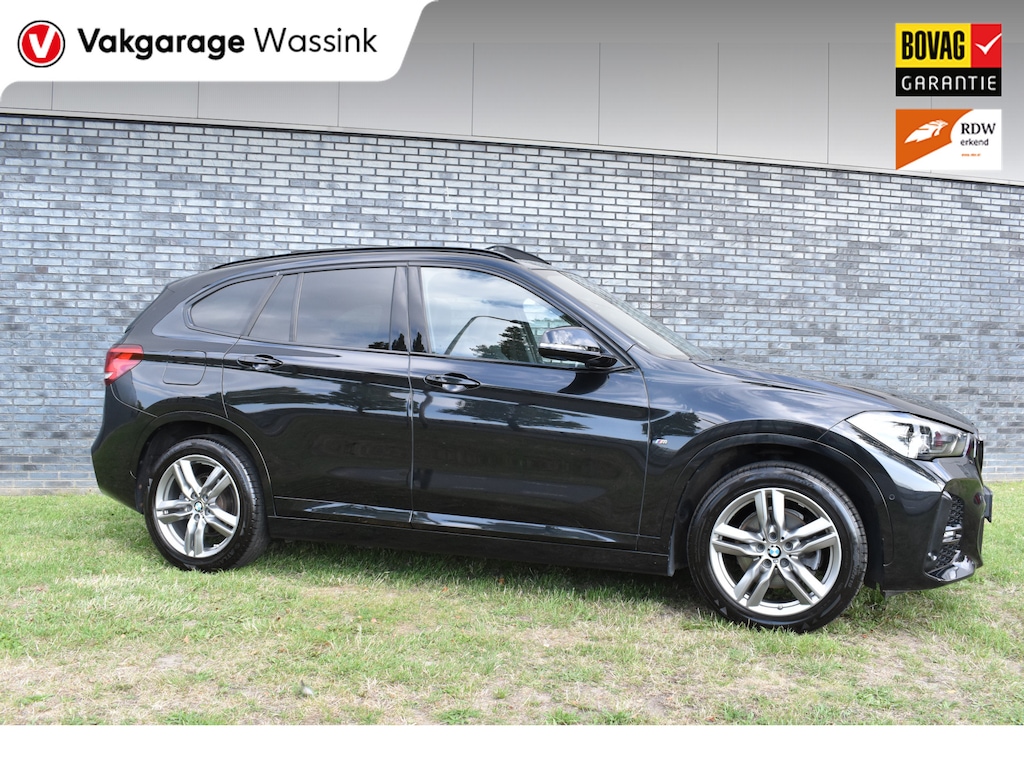 BMW X1 sDrive18i M-Pakket Carplay/Navi Panoradak Automaat Led Stoelverwarming