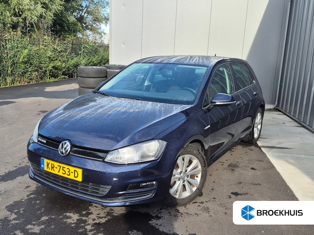 Volkswagen Golf 1.0 TSI Connected Series 115 PK | Achteruitrijcamera | App Connect | Cruise control | Navigatie | Climate control | DAB | 16"LMV