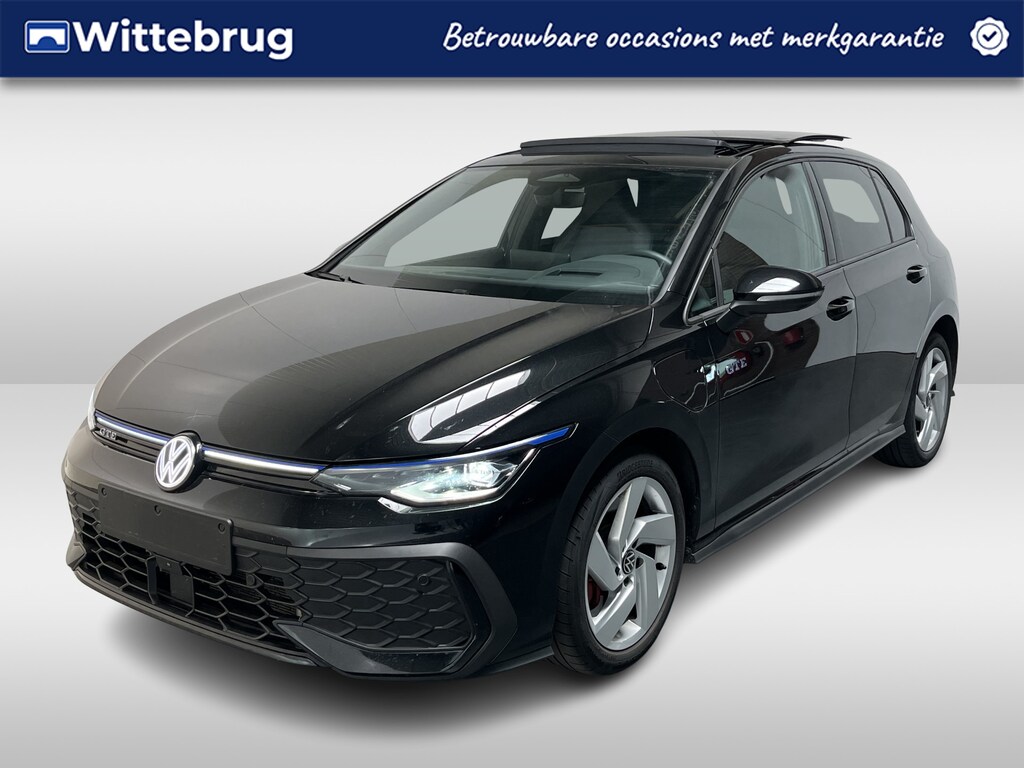 Volkswagen Golf 1.5 eHybrid GTE / FABRIEKSGARANTIE TM 02-2031/ 272 PK/ PANO/ TREKHAAK/ 360 CAMERA/ 18'' LMV/ HEAD-UP DISPLAY/ DCC/ DODE HOEK/ IQ. LIGHT/ ADAPT. CRUISE/ TRAVEL ASSIST/ STOEL-STUURVERWARM./ NAVI/ CLIMA/ DAB/ 1