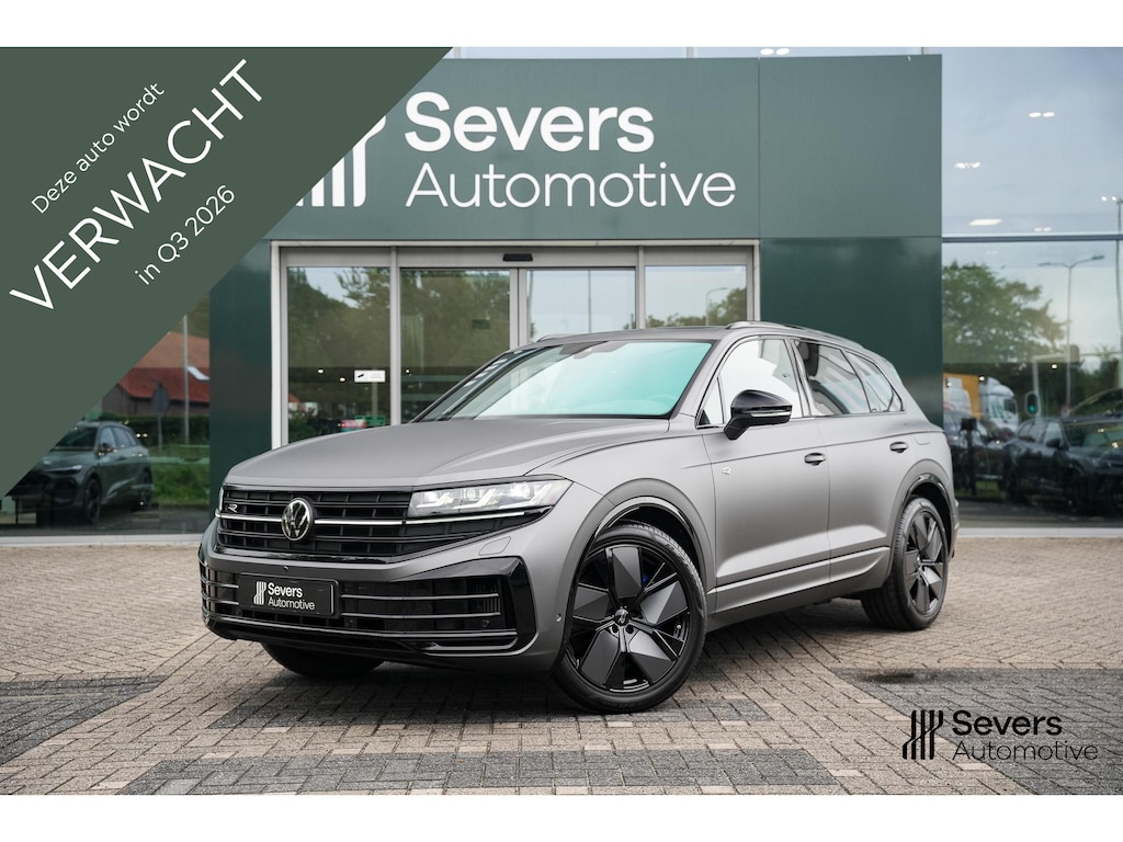 Volkswagen Touareg 3.0 TSi eHybrid 4MOTION R design | Luchtvering | Panoramisch schuifdak |  Adaptieve Cruise Control | Head-up display | Leder "Puglia" "R-logo' zwart/ blauwe stikking |