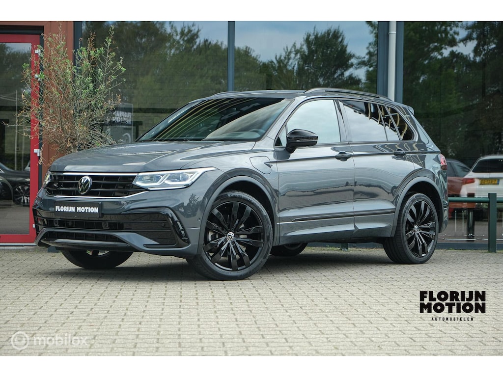 Volkswagen Tiguan 1.4 TSI eHybrid R-Line Business+ | Leder | ACC | HUD | R-Line Black Style-pakket | Elec Trekhaak | Stoel en stuurwielverw. | 2x memory | IQ.Light | Sfeerverlichting | DAB+ | Black Style pakket