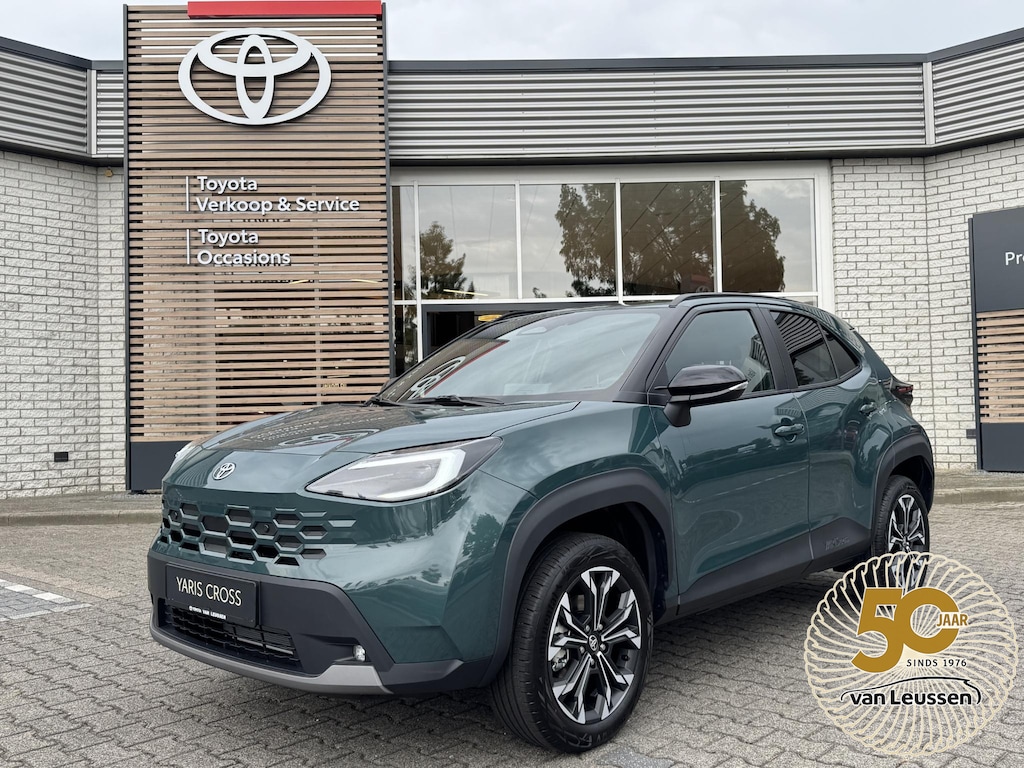 Toyota Yaris Cross HYBRID 130 FIRST EDITION NIEUW MODEL 2026! DIRECT LEVERBAAR!! STOEL/STUURVER LED 17'' LM-VELGEN KEYLESS BLIND SPOT APPLE/ANDROID