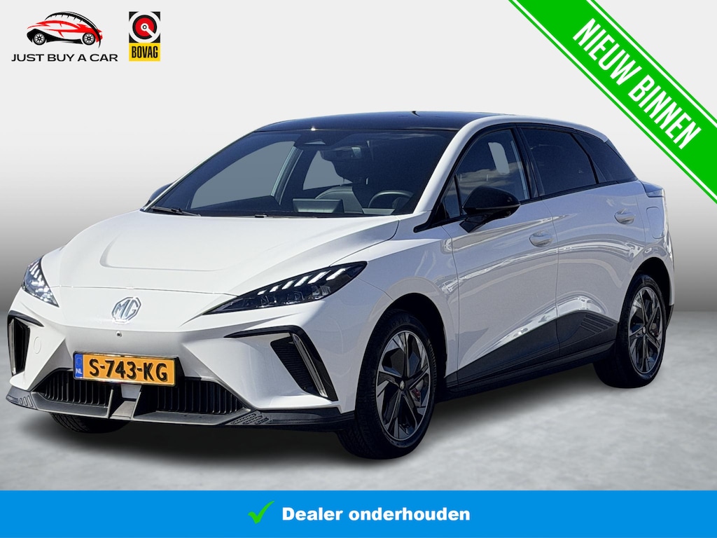 MG MG4 Electric Luxury 64 kWh SOH 96,0% / Fabrieksgarantie 02-2030 / Warmtepomp / Adaptive Cruise / 3 Fase / Stoelverwarming / 1e Eigenaar / Dealeronderhouden / NL Auto / Apple & Android /
