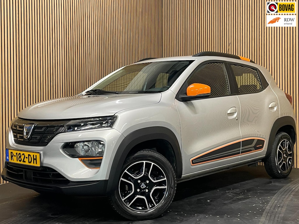 Dacia Spring Comfort Plus (Orange Pack) 27 kWh|AIRCO|LEDER|CARPLAY|CRUISE CTRL|ACHTERUITRIJCAMERA|NAVI|PARKEERSENS|LMV|NIEUWSTAAT|