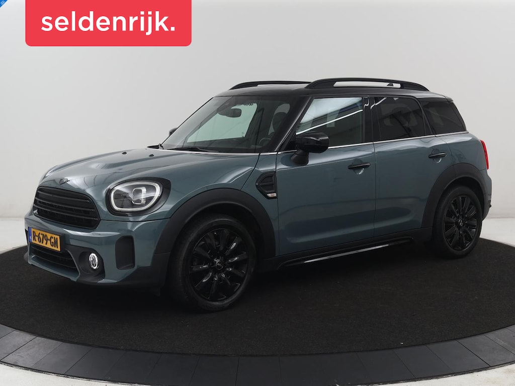 MINI Countryman 1.5 Cooper Classic | Leder | Cruise control | Stoelverwarming | Camera | Park assist | Navigatie | Carplay | Sfeerverlichting | Climate control | Trekhaak | 18" velgen