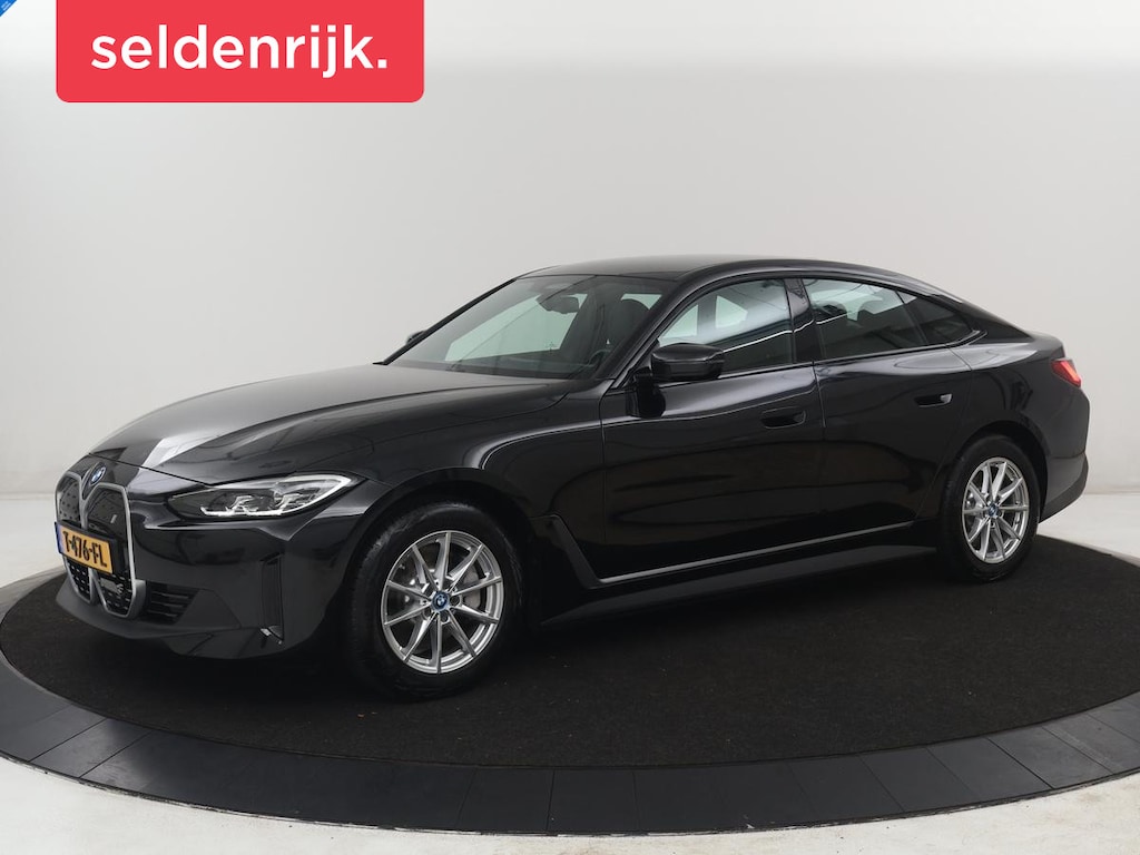 BMW i4 eDrive40 High Executive 84 kWh | SOH 98,7% | Leder | Adaptive cruise | Dodehoek detectie | Head-up | Stoelverwarming | Sfeerverlichting | Carplay | 3 zone klimaat | Camera | Park assist | Elektrische achterklep
