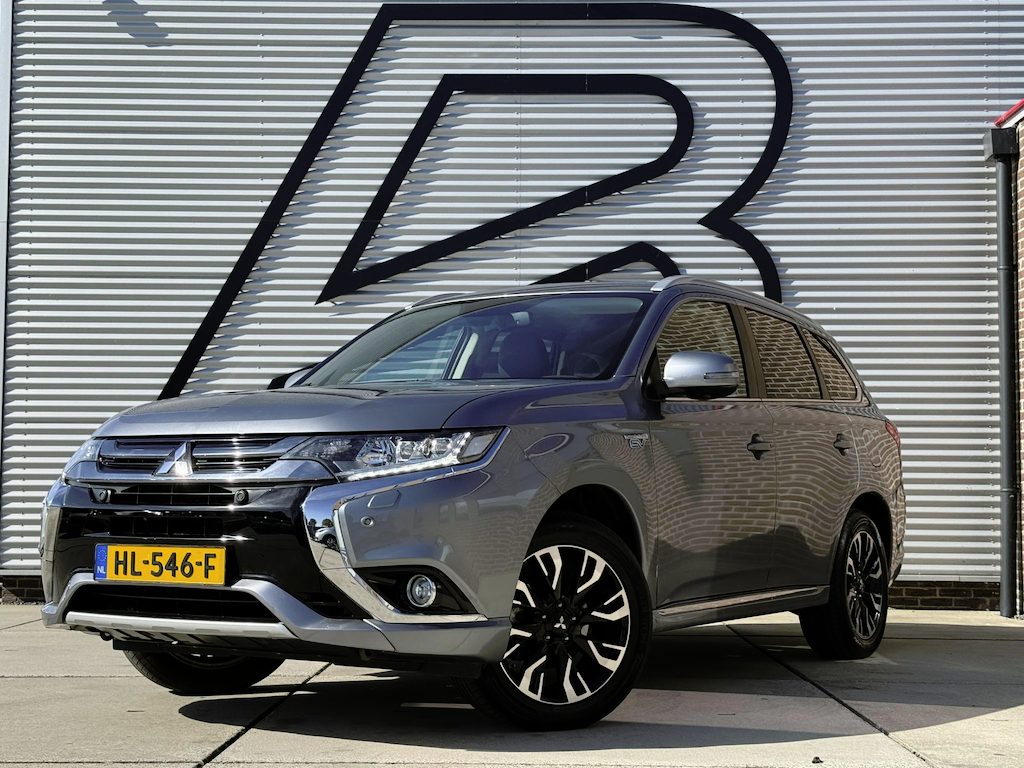 Mitsubishi Outlander 2.0 PHEV instyle+ 1e Eigenaar|Navi|Opendak|Camera|Trekhaak|Clima|Cruise|Leder|PDC|N.A.P|SoH 58%|Nieuwe APK bij aflevering