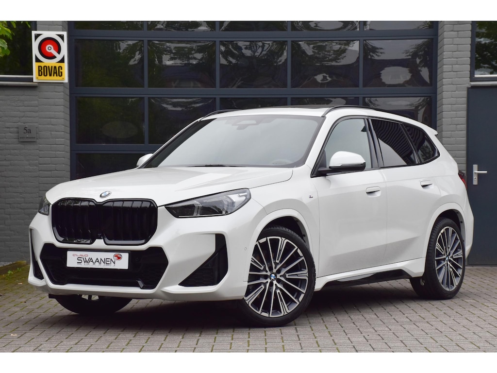BMW X1 sDrive20i M Sport | Pano | 360 cam | 20 inch | Leer