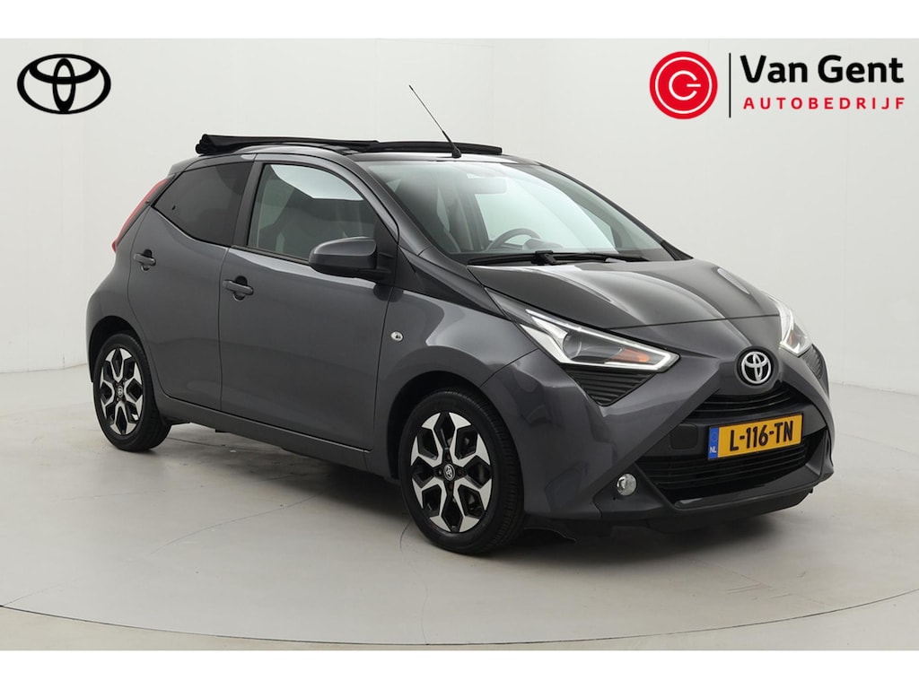 Toyota Aygo 1.0 VVT-i x-joy cabrio | Elektrisch vouwdak | Apple Carplay / Android Auto | Cruise Control | Clima | Camera | 15 inch | DAB | Bluetooth | Privacy glas