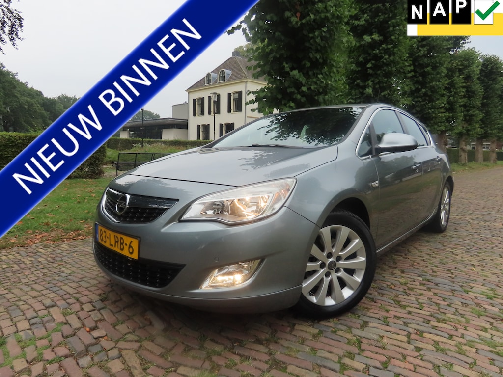 Opel Astra 1.6 Turbo Cosmo 180 PK!!! Climatecontrol Cruisecontrol Pdc Trekhaak Half leer Sfeerverlichting Lm Velgen***Goed Onderhouden***