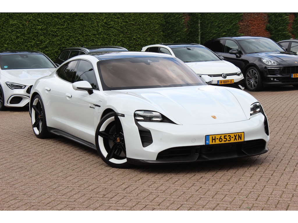 Porsche Taycan Turbo S 93 kWh / SoH 91,3% / Full option! / Panoramadak / 360Camera / Burmester / Keyless / Achterasbesturing / 21'' / Carbon / InnoDrive / Sportdesign+Chrono / Massage+Ventilatie / Dodehoek / DAB
