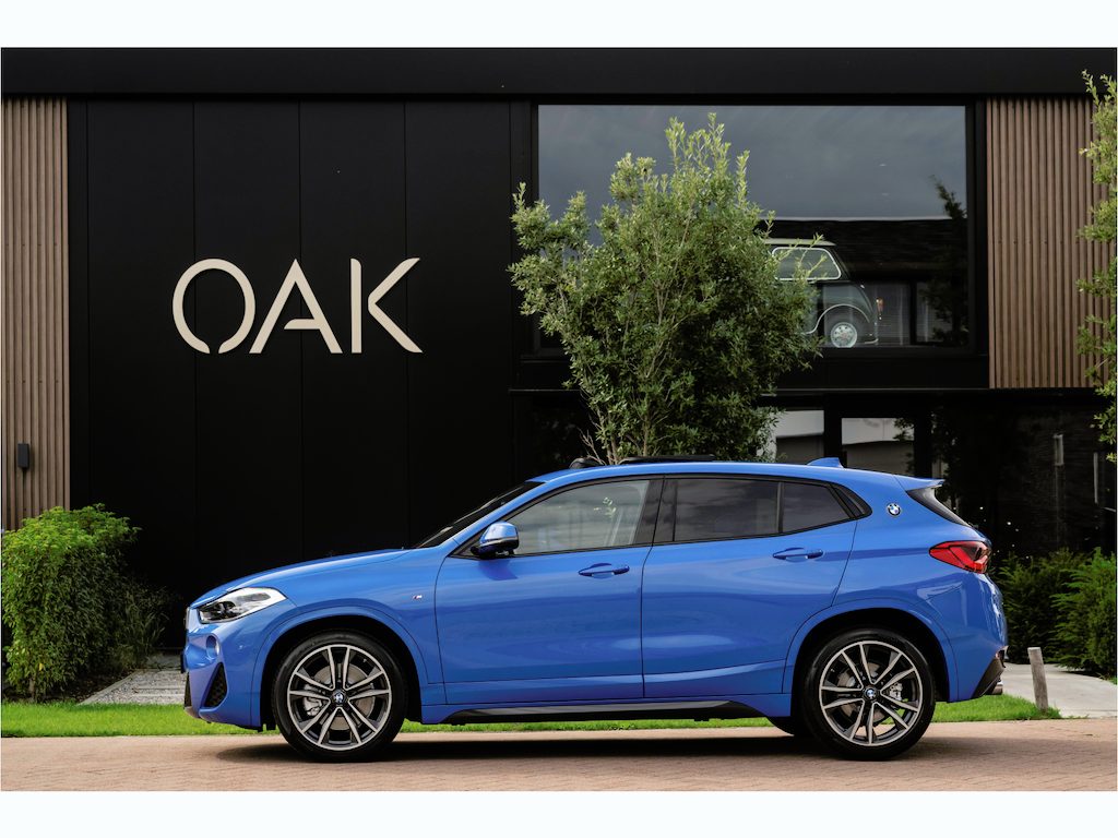 BMW X2 2.0i xDrive | M-Sport | Navigatie | Panorama | Leder | Memory | PDC | 19"LM | NL Auto | Misano Blau