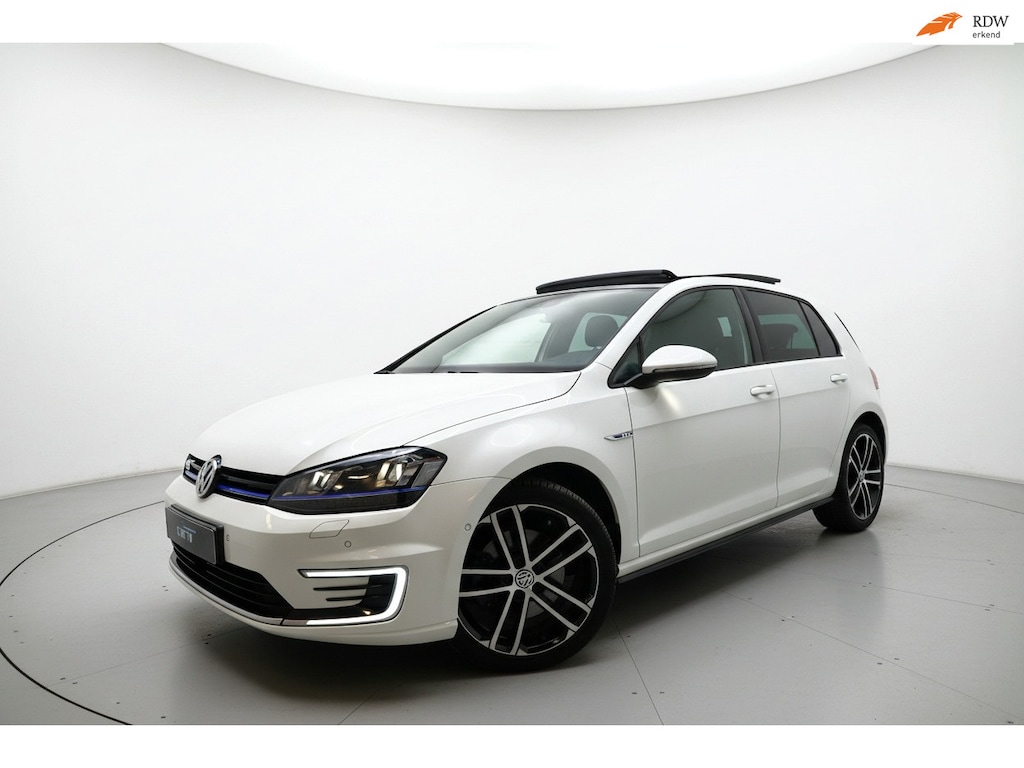 Volkswagen Golf 1.4 TSI GTE PANO LEER SFEER CAM ACC STOELV