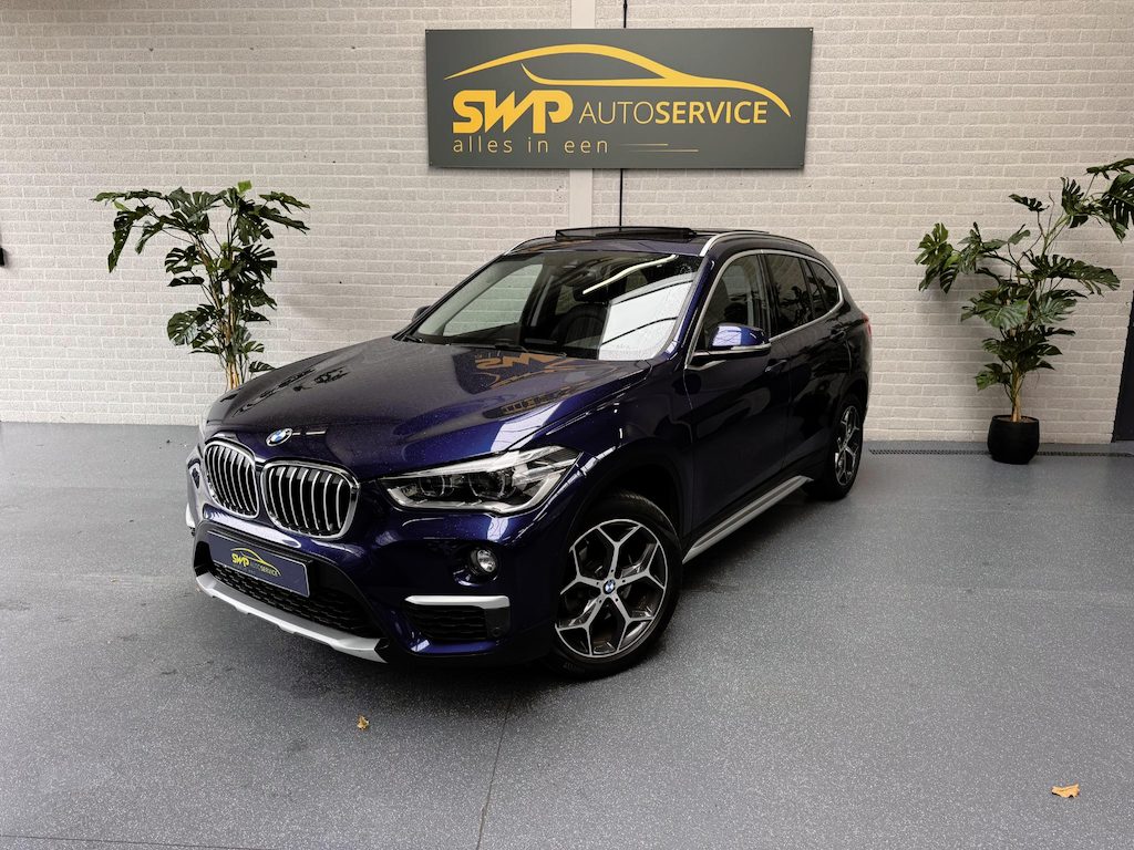 BMW X1 sDrive18i Executive | X-line | Pano | Navi | Camera | Keyless | Elektr achterklep | Stoelverwarming | Elektr stoelen