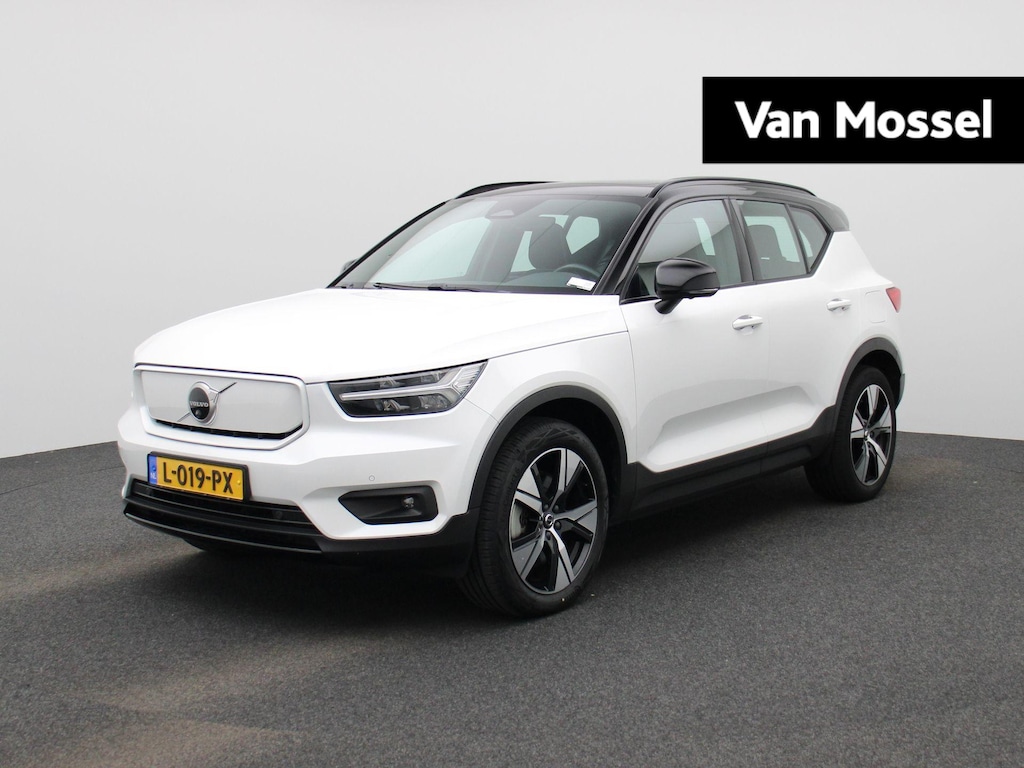 Volvo XC40 Recharge P8 AWD | Automaat | Panoramadak | Apple Carplay / Android Auto | Harman Kardon | Parkeersensoren | Virtual Cockpit | Trekhaak | Stoel-Stuurverwarming | Elektrische Achterklep | 360 Achteruitrijcamera | Navigatie | Climate Control | Cruise Control | Lichtmetalen Velgen |
