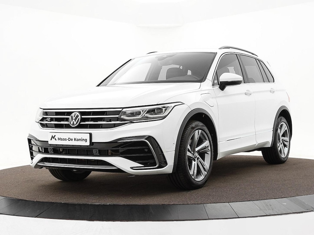 Volkswagen Tiguan 1.4 TSI eHybrid 245pk DSG R-Line Business · Camera · Inklap. Trekhaak · Dodehoeksensor · Parkeer Assistent · Stuur- & Stoelverwarming · 19"Velgen ·
