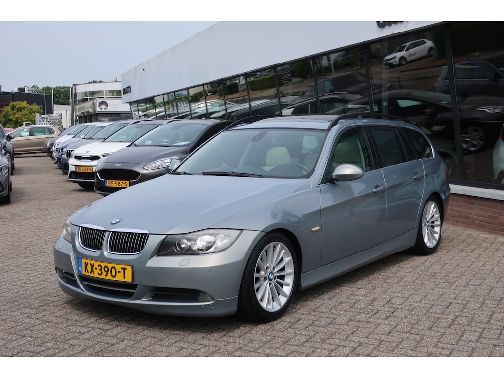 BMW 3-Serie Touring 325i Dynamic Executive. PDC_Pano_Xenon_18inch_GrootNavi.
