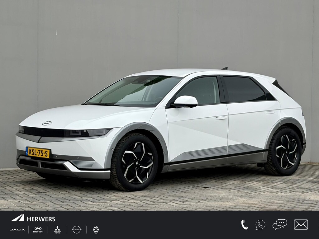 Hyundai Ioniq 5 Lounge 77.4 kWh / Dealer Onderhouden/ Accu SoH 99 % / WLTP 507 km / CCS Snel Laden / Lederen Bekleding / Stoelventilatie / Elektr. Voorstoelen / Elektrische Achterklep / Stuur-, Stoel- & Achterbankverwarming / Rondomzicht camera / Navi / Apple Carplay & Android Auto / 19" LM wielen /