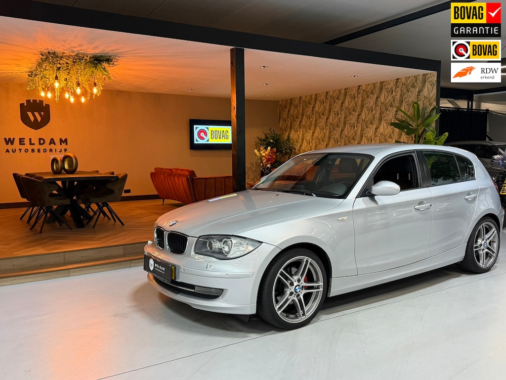 BMW 1-Serie 118i Automaat|Leder|Xenon|18'' Sportvelgen|Trekhaak|Cruise|Clima|PDC|Rijklaar