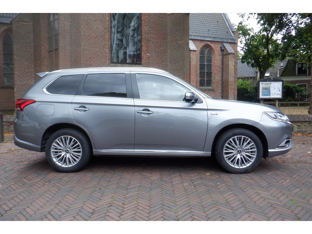 Mitsubishi Outlander 2.4 DOHC MIVEC PHEV 240pk 4WD Aut Intense 49.000 KM