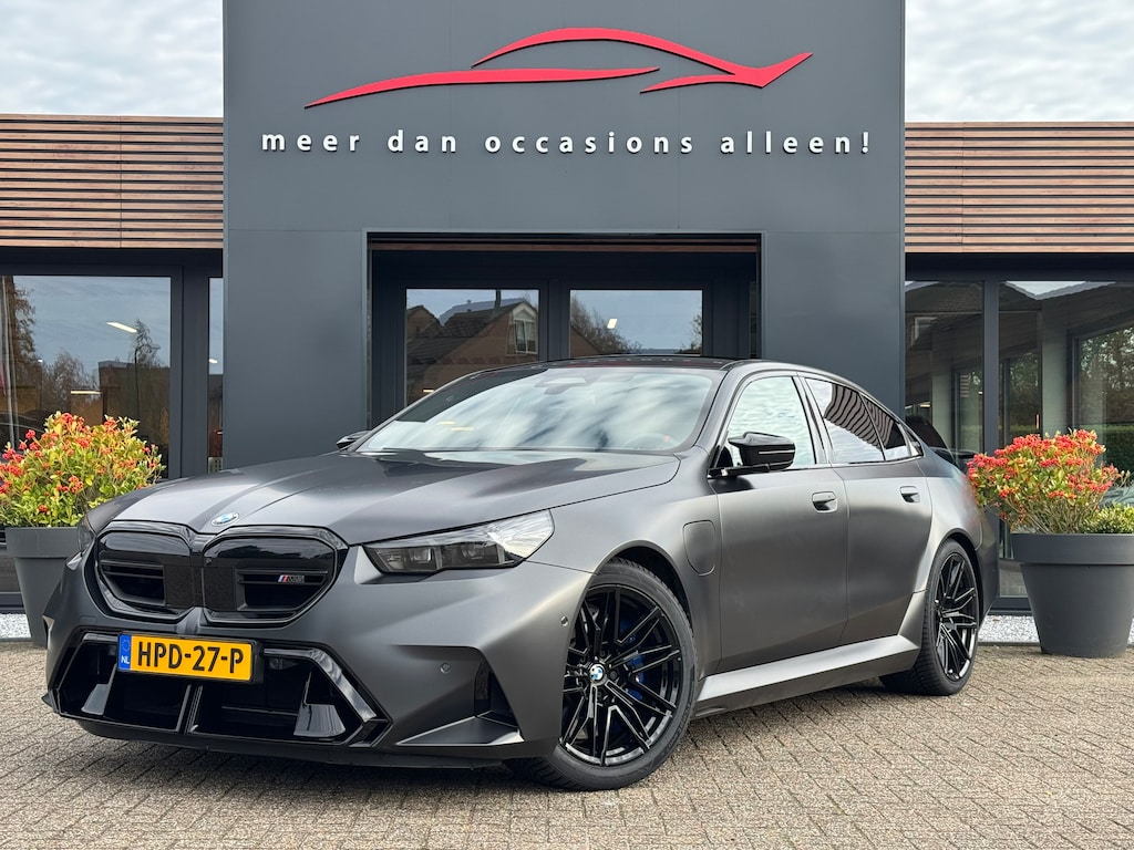 BMW M5 Sedan 727 Pk | Carbon Pack | Pano | B&W | Geventileerde Stoelen
