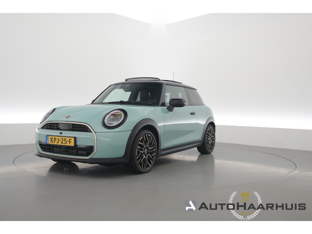 MINI Cooper 3-Deurs 1.5 C Favoured L | Pano | HUD | Harman Kardon | Stoel- Stuurverw. | 18'' | Leder | 360cam | NAV+ CarPlay