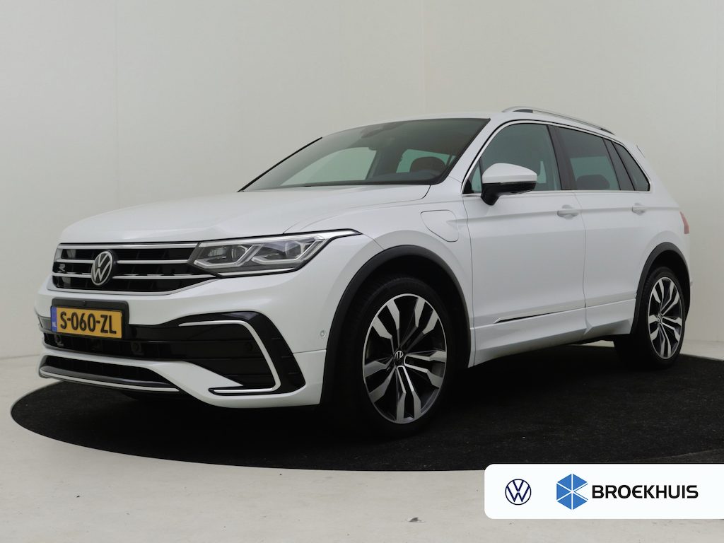 Volkswagen Tiguan 1.4 TSI eHybrid R-Line Business+245Pk DSG/AUTO | 1e Eigenaar | 360gr Camera | Trekhaak uitklapbaar | Elektr glazen pano-dak | Elektr achterklep | Cruise cont adapt | App Connect | Dodehoek detectie | Matrix-LED | Navi | DAB | 20"LMV