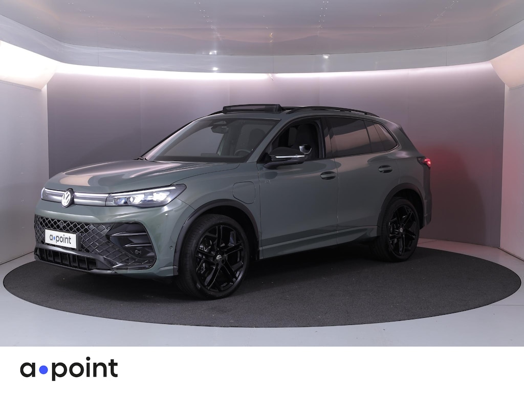 Volkswagen Tiguan 1.5 eHybrid R-Line Edition 272 pk Automaat (DSG) | Verlengde garantie | Navigatie | Panoramadak | Trekhaak (wegklapbaar) | Parkeersensoren (Park assist) | Rondomzicht camera | R-Line |