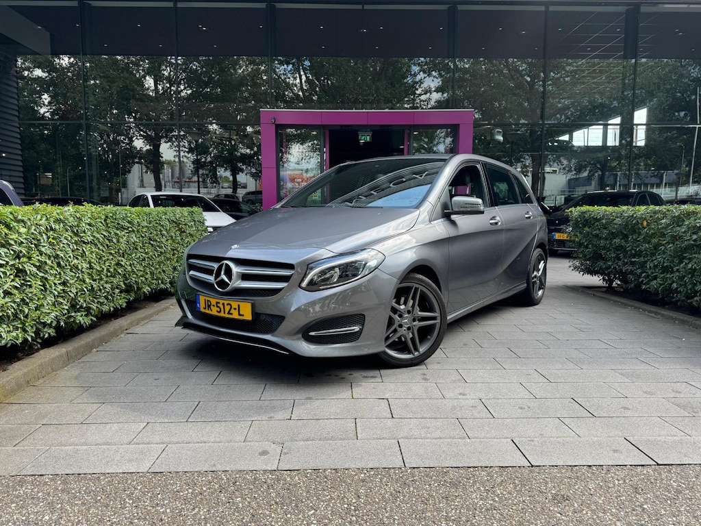 Mercedes-Benz B-klasse 180 Ambition | WORDT VERWACHT | PARKEERSENSOREN | NAVIGATIE | BLUETOOTH | CRUISE CONTROL | AIRCO | LED VERLICHTING | LICHTMETALEN VELGEN | HALF-LEDER |