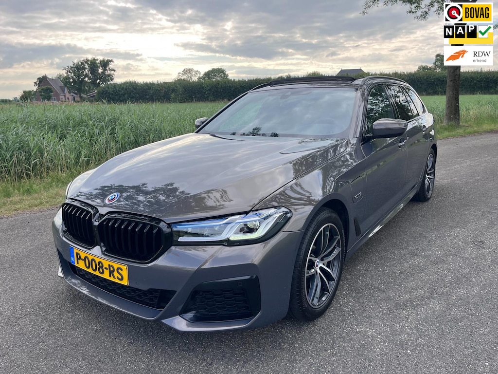 BMW 5-Serie Touring 520e M Sport | Panorama |Laser | Trekhaak