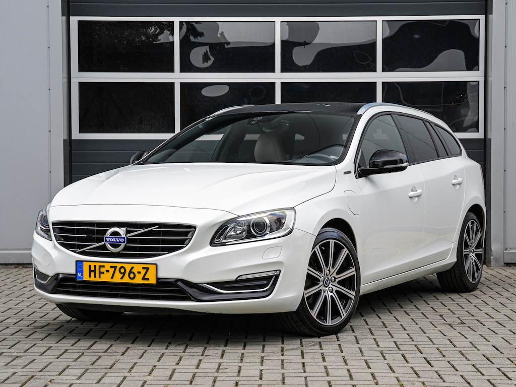 Volvo V60 2.4 D5 Twin Engine Special Edition | Leder | Xenon | Camera | Stoelverwarming | Elektr. stoel | Trekhaak
