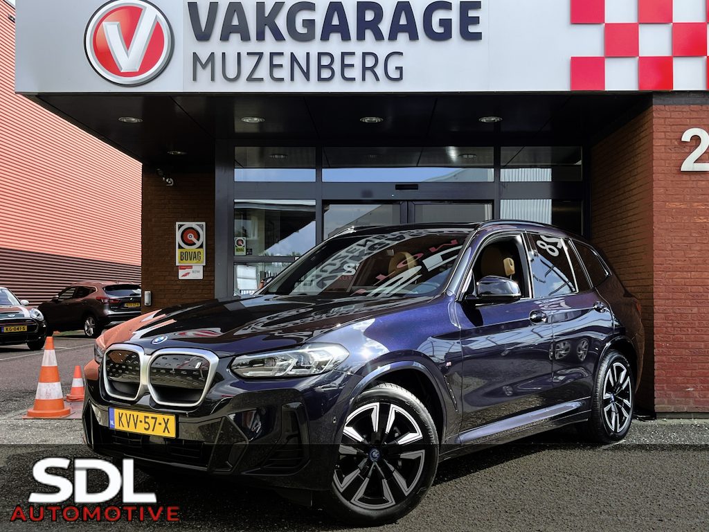 BMW iX3 High Executive 80 kWh M Sport // SOH 100% // SCHUIF-KANTELDAK // LEDER+ELEK. STOELEN // ELEK. KLEP// ADAPT. CRUISE // CAMERA