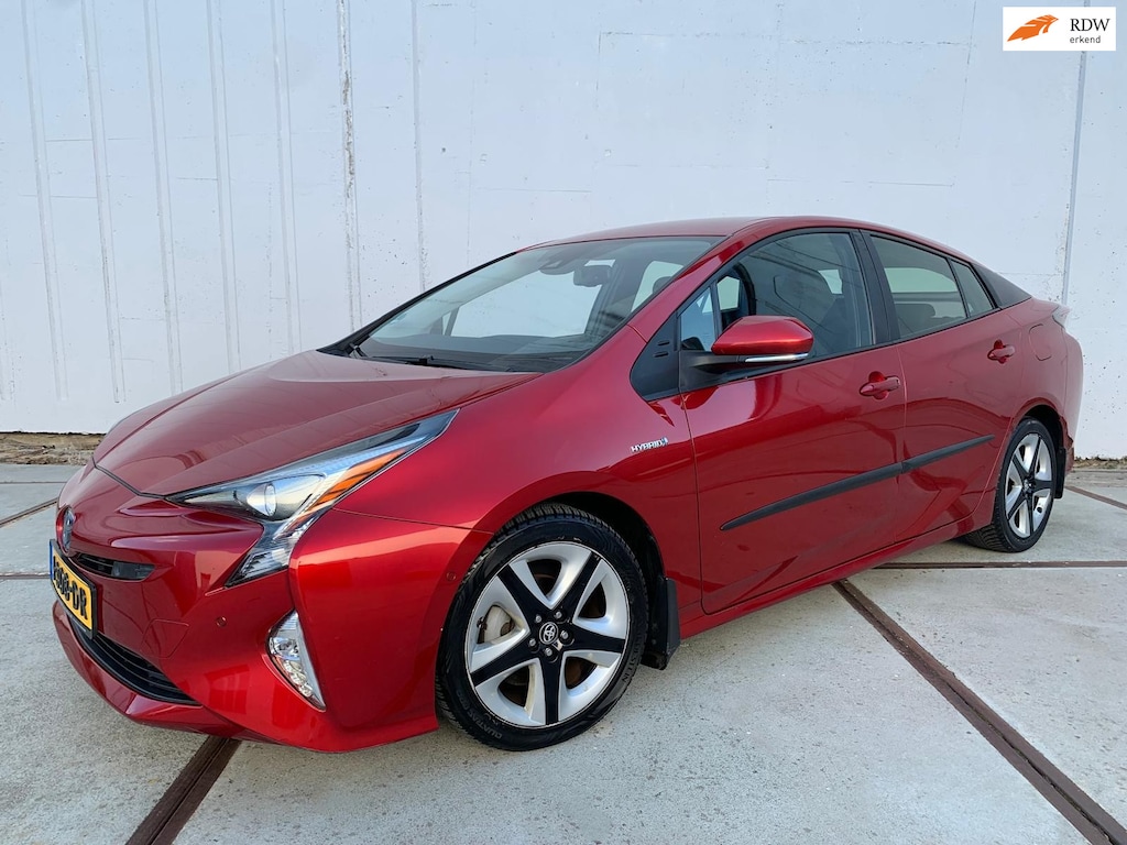 Toyota Prius 1.8 Hybrid Executive Clima - trekhaak - bluetooth - navi - camera - stoelverwarming - sensoren - LED - NAP