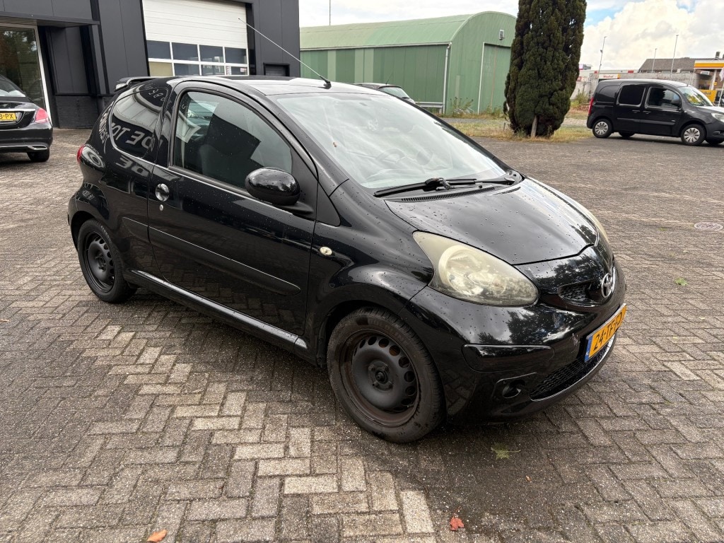 Toyota Aygo 1.0-12V + / APK 08-2027 / AIRCO / CV op Afstand / Spoiler