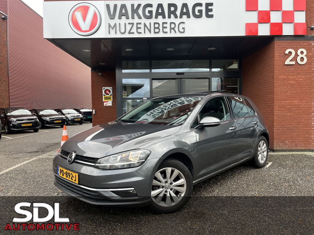 Volkswagen Golf 1.0 TSI Comfortline // SCHUIF-KANTELDAK // ADAPTIEVE CRUISE // LED // CLIMA // NAVI+CARPLAY // PDC V+A //