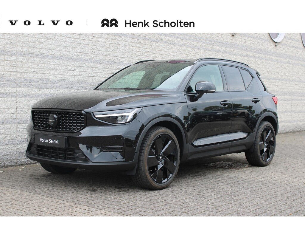 Volvo XC40 B4 Plus Black Edition | Panoramadak | Trekhaak | Verwarmbare voorstoelen, stuurwiel en voorruit | 360 graden camera | Premium audio by Harman Kardon | Apple carplay/Android auto