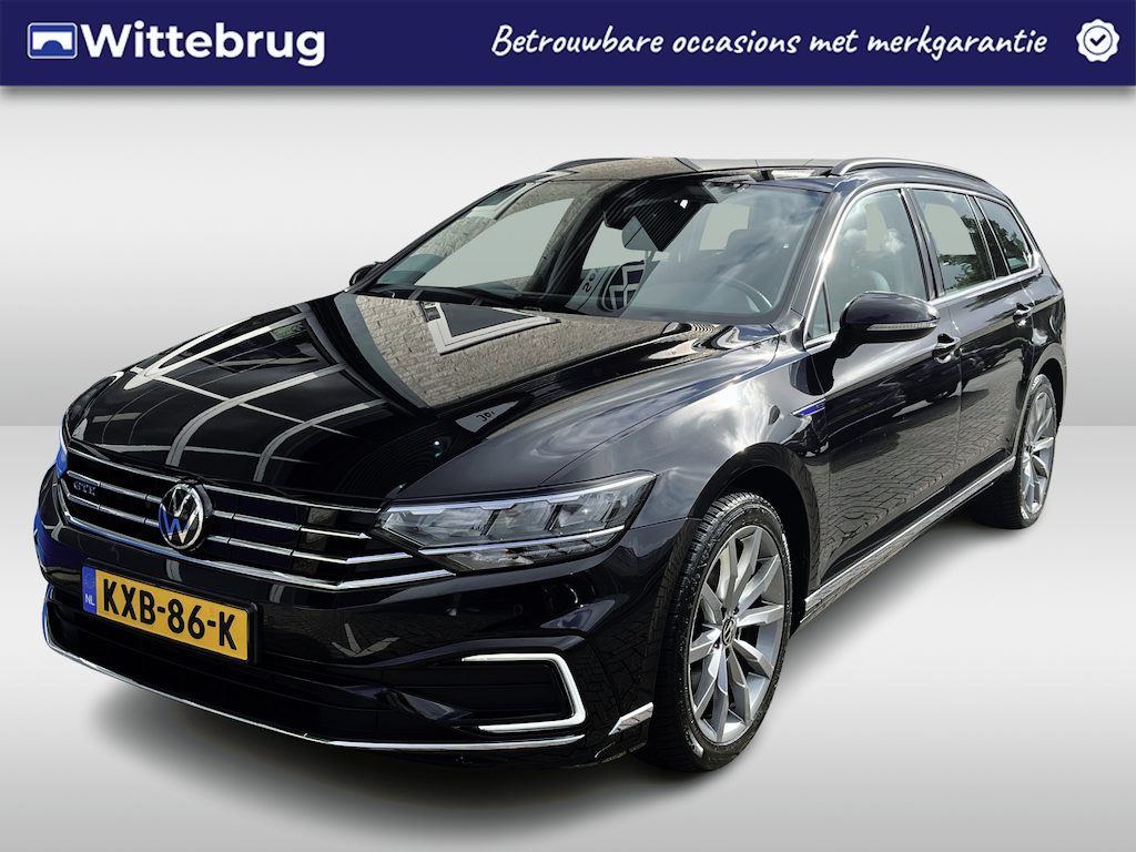 Volkswagen Passat Variant 1.4 TSI PHEV GTE Business / AUTOMAAT/ TREKHAAK/ LEER/ 18'' LMV/ CAMERA/ PARK. SENSOREN/ ERGO COMFORT/ STOELVERWARM./ LED/ TRAVEL ASSIST/ ADAPT. CRUISE/ APP CONNECT/ NAVI/ CLIMA/ DAB