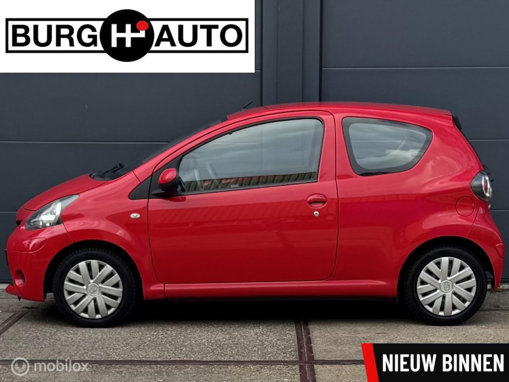 Toyota Aygo 1.0 VVT-i Access 3 deurs - APK TM 17-08-2027 - AIRCO - EL. RAMEN - LED - CENTRALE DEURVERGRENDELING - RADIO/CD - STUURBEKRACHTIGING - AIRBAGS -