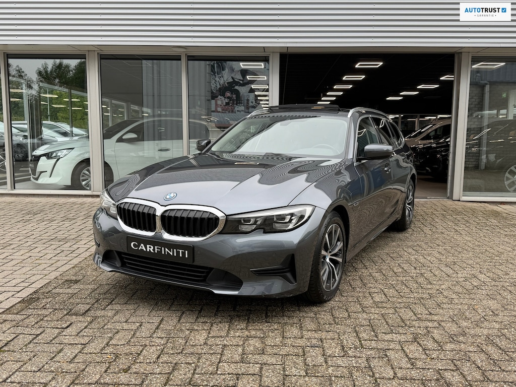 BMW 3-Serie 320e Touring Business Edition Plus 204 Pk |Navigatie | Cruise | Panoramadak | Camera | 17".