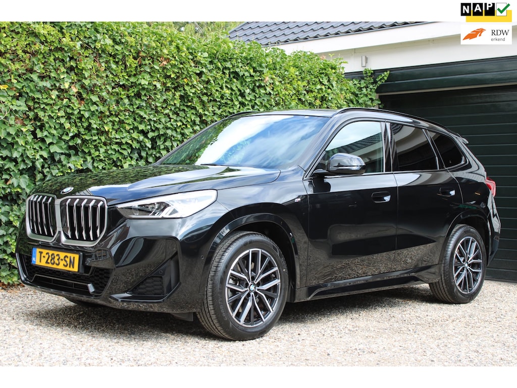 BMW X1 SDrive20i | M-pakket | Carplay | Navi | Achteruitrijcamera | BTW
