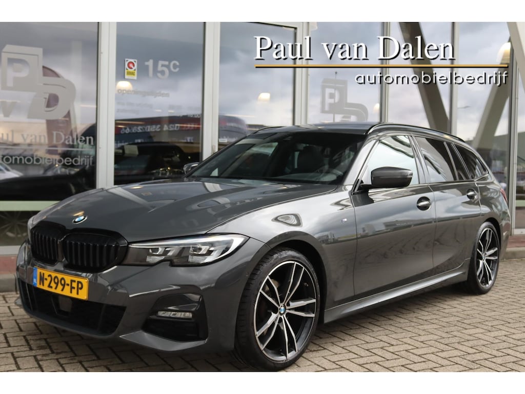 BMW 3-Serie Touring (g21) 320i 184PK M-SPORT SHADOW LINE Panodak | Trekhaak | Navi | Adapt.Cruise | Harman Kardon | Head Up | 19 Inch Lm | Live Cockpit | Sfeerverl. |