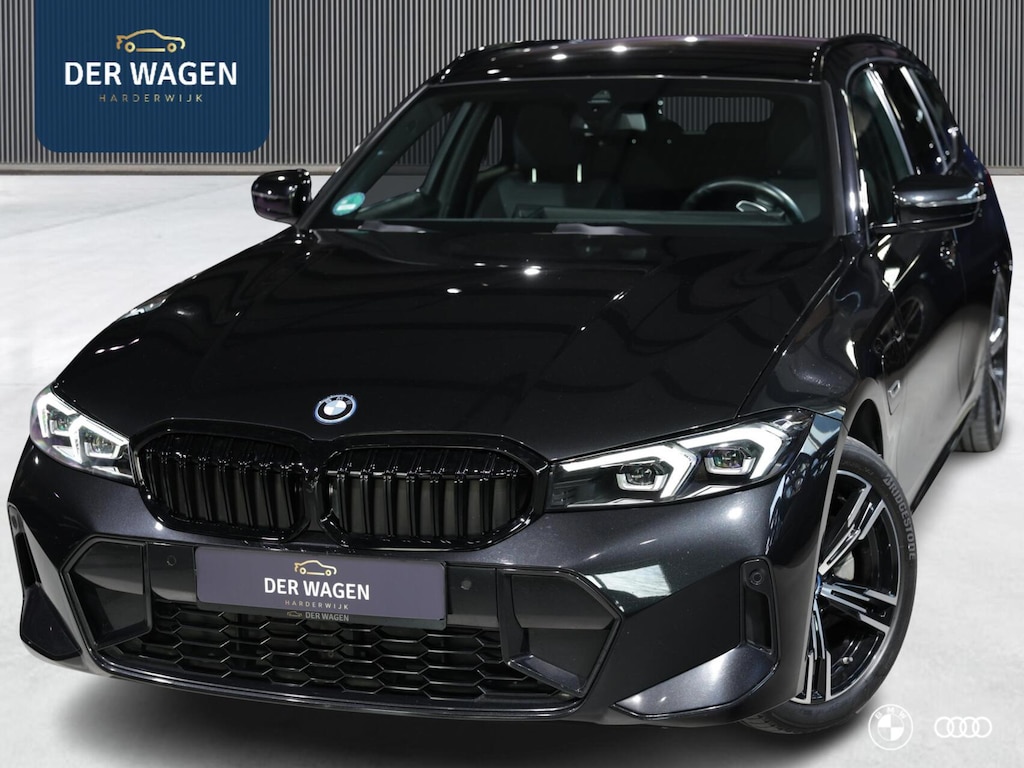 BMW 3-Serie 330E M SPORT / MEMORY / HIFI / TREKHAAK / 18"
