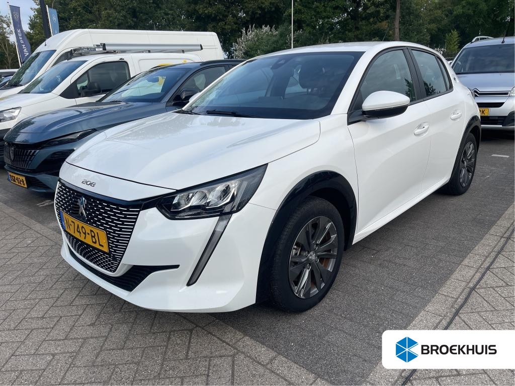 Peugeot e-208 EV Active Pack 50 kWh | Fase 3 laden | Navigatie | Apple carplay | Parkeersensoren | 33.000km | Lichtmetaal |